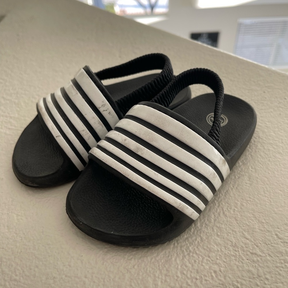 Kids Black and White Striped Sandals 7/8